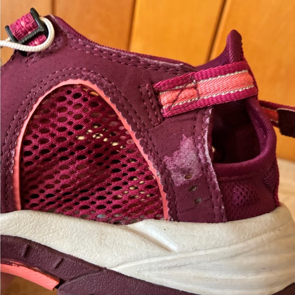 Salomon Burgundy and Pink Trail Water Shoes Camping Adjustable - Picture 8 of 11
